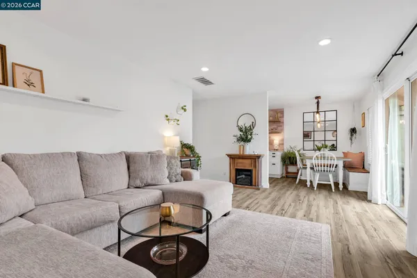 $359,000 | 825 Oak Grove Road, Unit 30, Concord, CA 94518