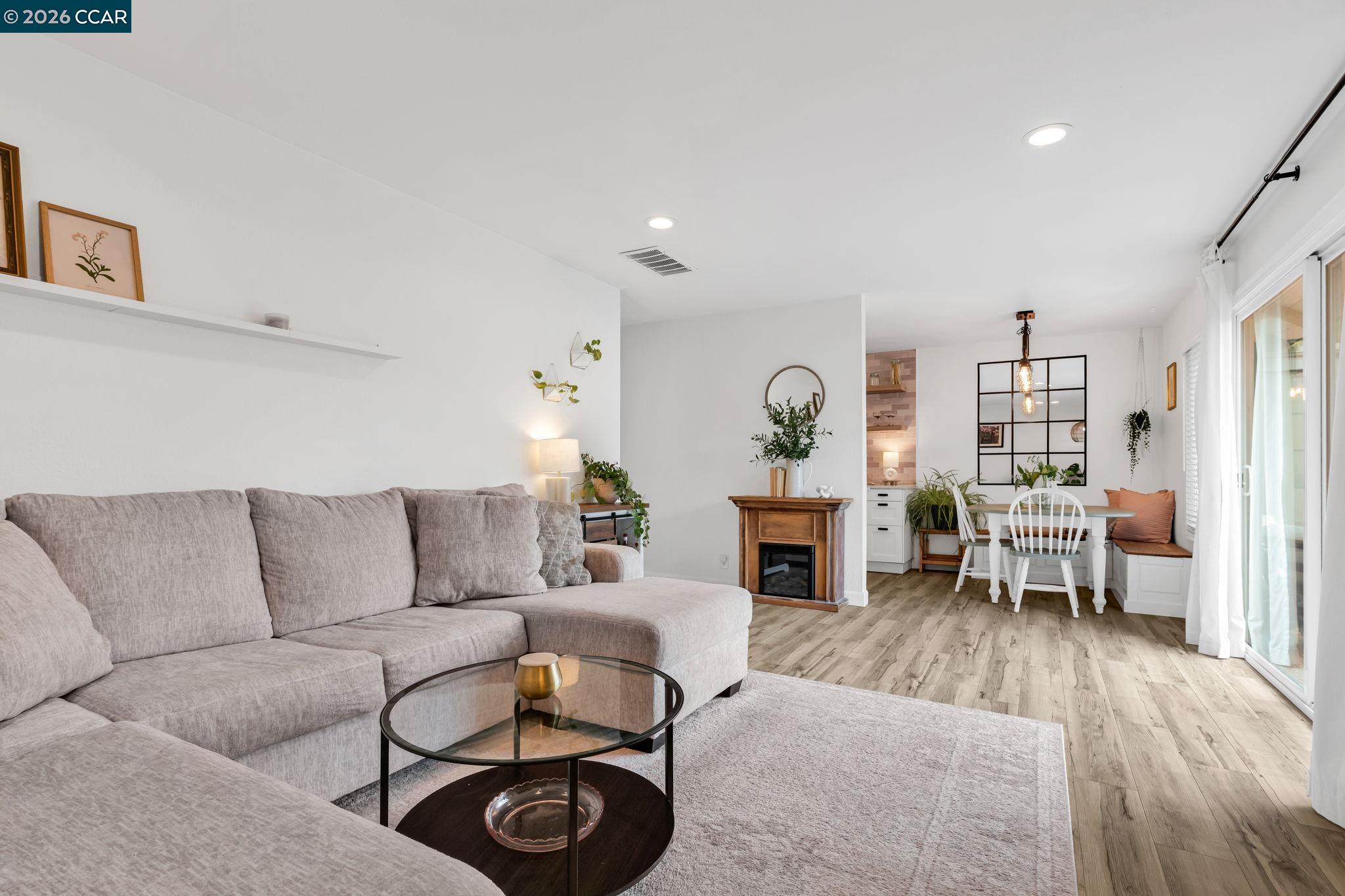 825 Oak Grove Road, Unit 30 Concord, CA 94518 - Photo 15 of 35