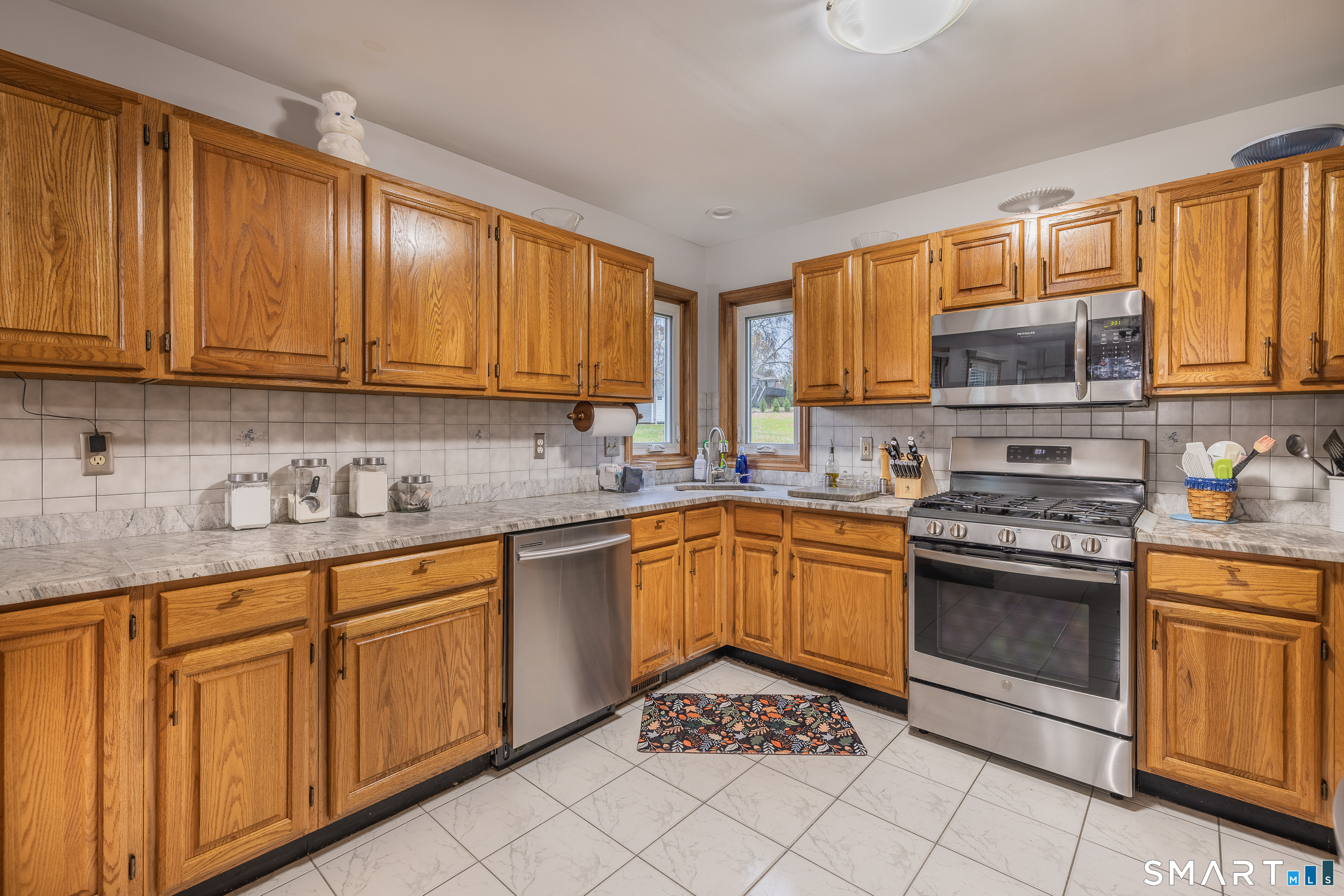 91 Ford Street Ansonia, CT 06401 - Photo 12 of 39