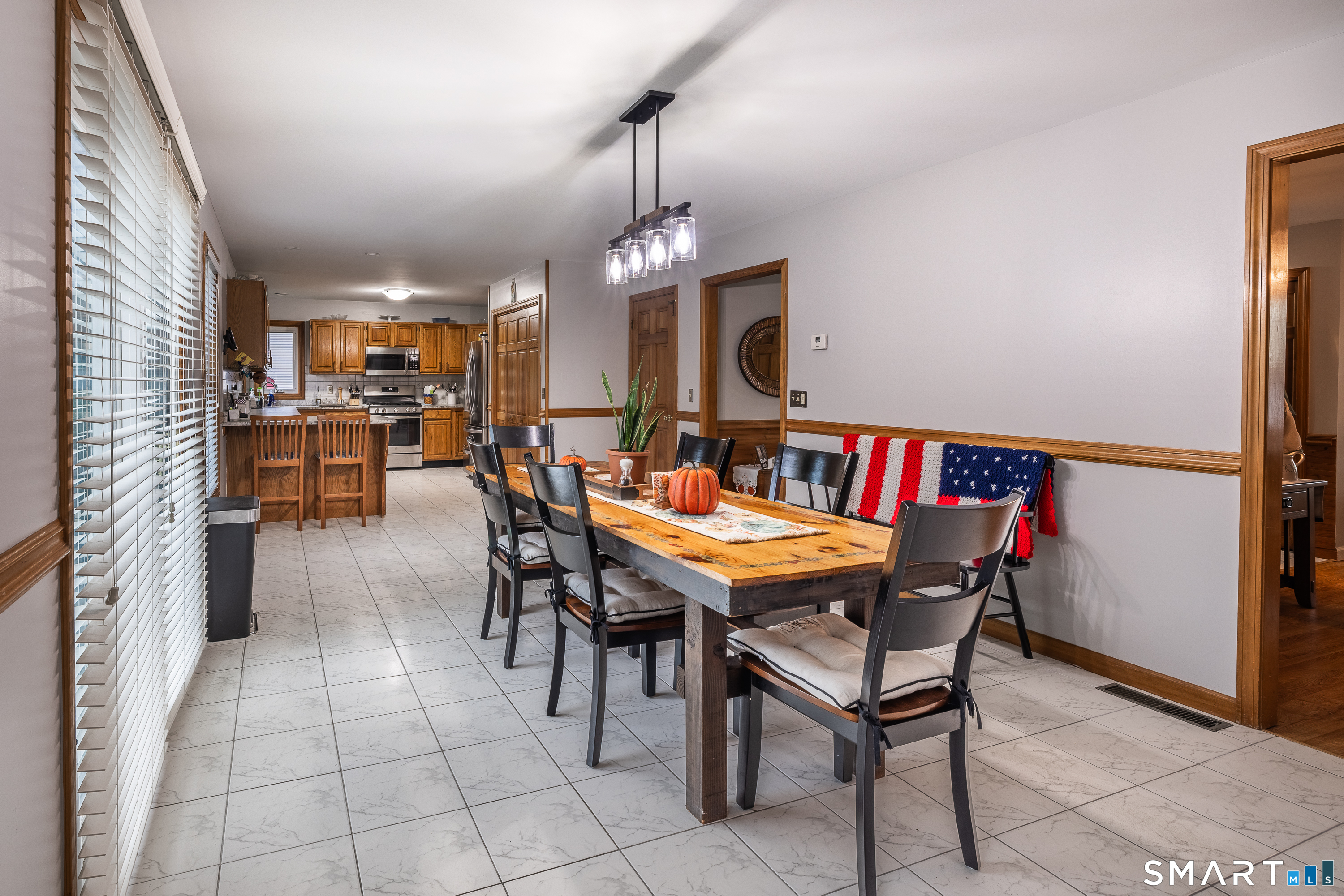 91 Ford Street Ansonia, CT 06401 - Photo 8 of 39