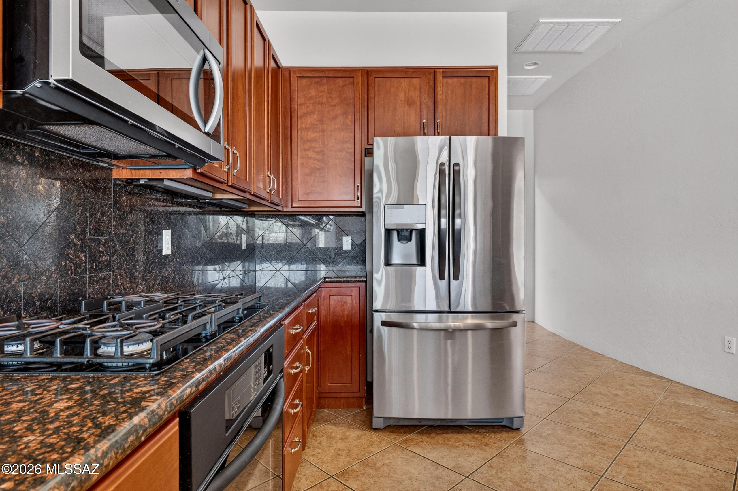 11370 North Moon Ranch Place Marana, AZ 85658 - Photo 18 of 42 Kitchen