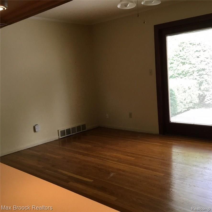 29334 Rambling Road Southfield, MI 48076 - Photo 20 of 29 IMG_0465.JPG
