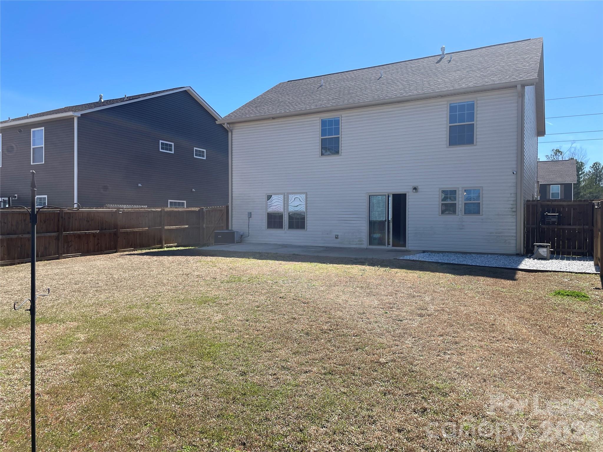 2909 Old Field Road Sumter, SC 29150 - Photo 10 of 39 a backyard of a house
