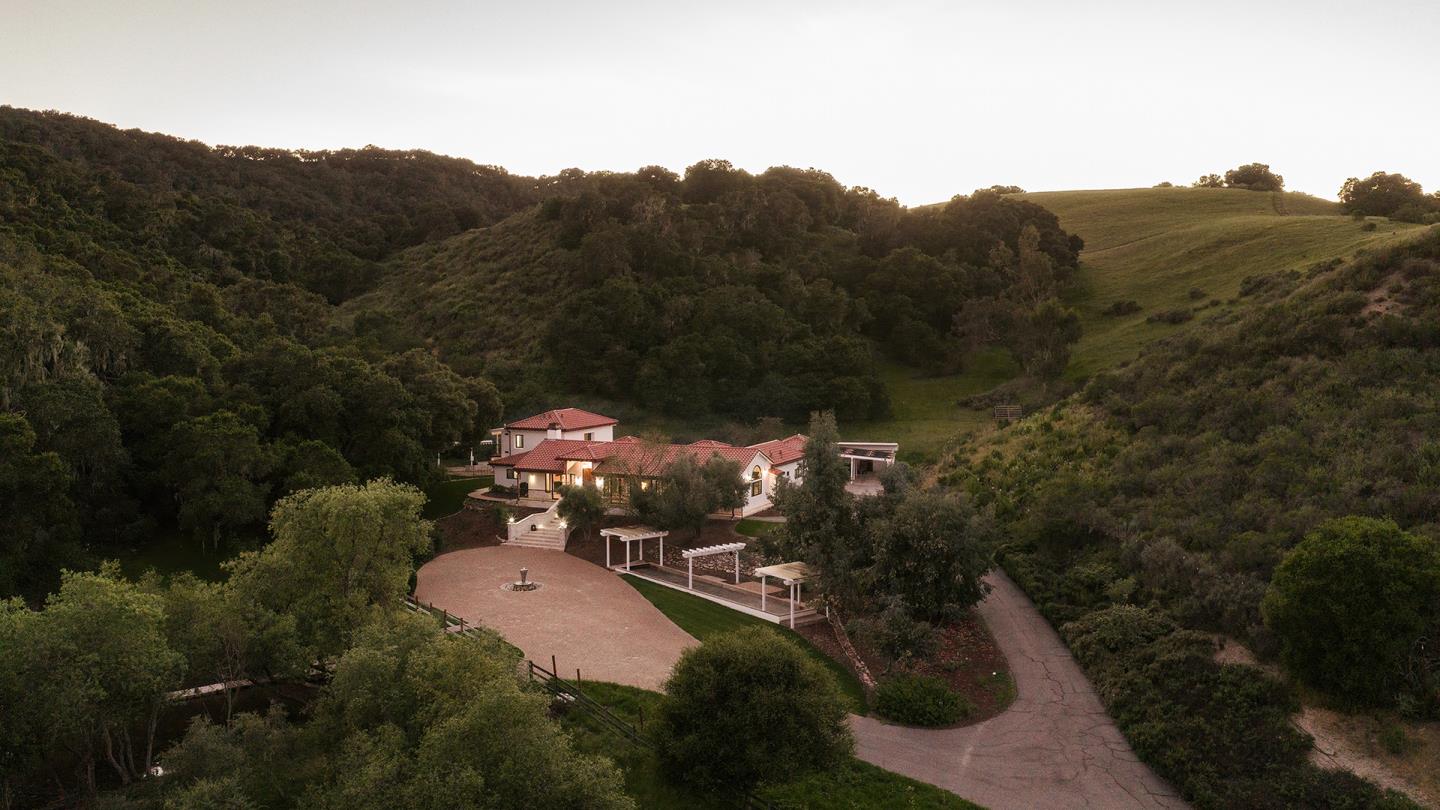 372 Corral De Tierra Road Salinas, CA 93908 - Photo 4 of 30