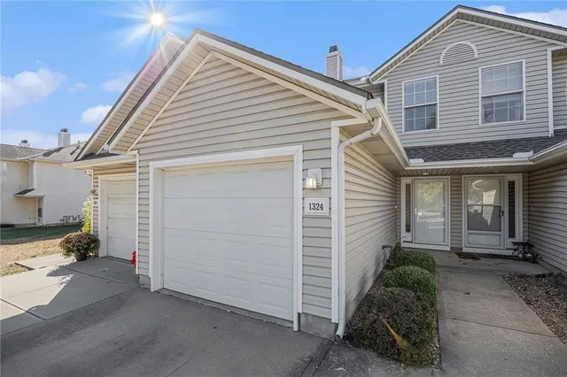 $195,000 | 1324 Southeast Norwood Drive, Lee's Summit, MO 64081