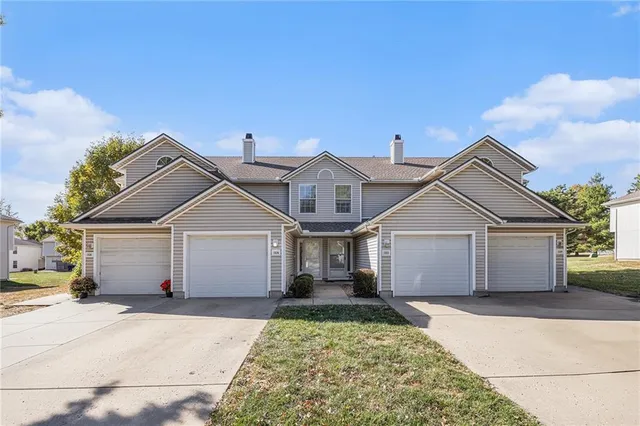 $195,000 | 1324 Southeast Norwood Drive, Lee's Summit, MO 64081