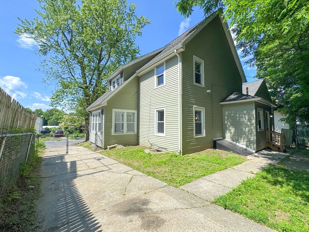 185 Leyfred Terrace Springfield, MA 01108 - Photo 3 of 35