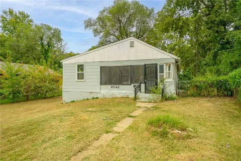 $100,000 | 8042 Brooklyn Avenue, Kansas City, MO 64132