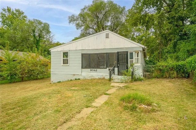 $100,000 | 8042 Brooklyn Avenue, Kansas City, MO 64132