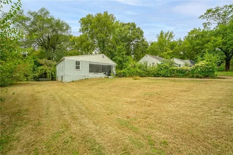 $100,000 | 8042 Brooklyn Avenue, Kansas City, MO 64132