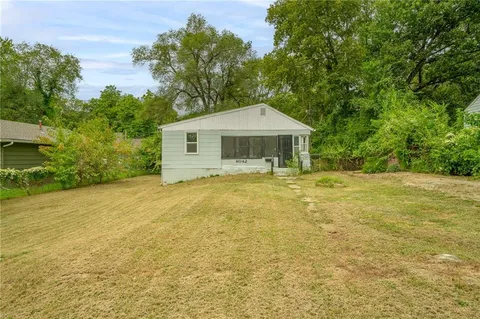 $100,000 | 8042 Brooklyn Avenue, Kansas City, MO 64132