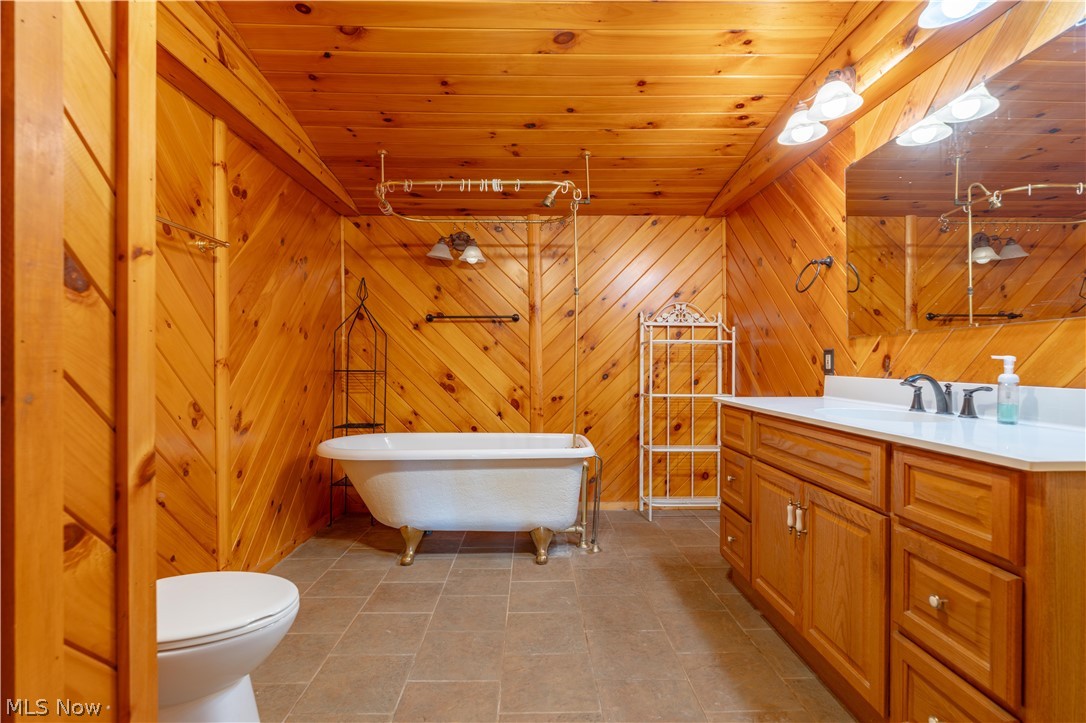 5103 Brocade Road Southeast Amsterdam, OH 43903 - Photo 20 of 34 Primary Bathroom