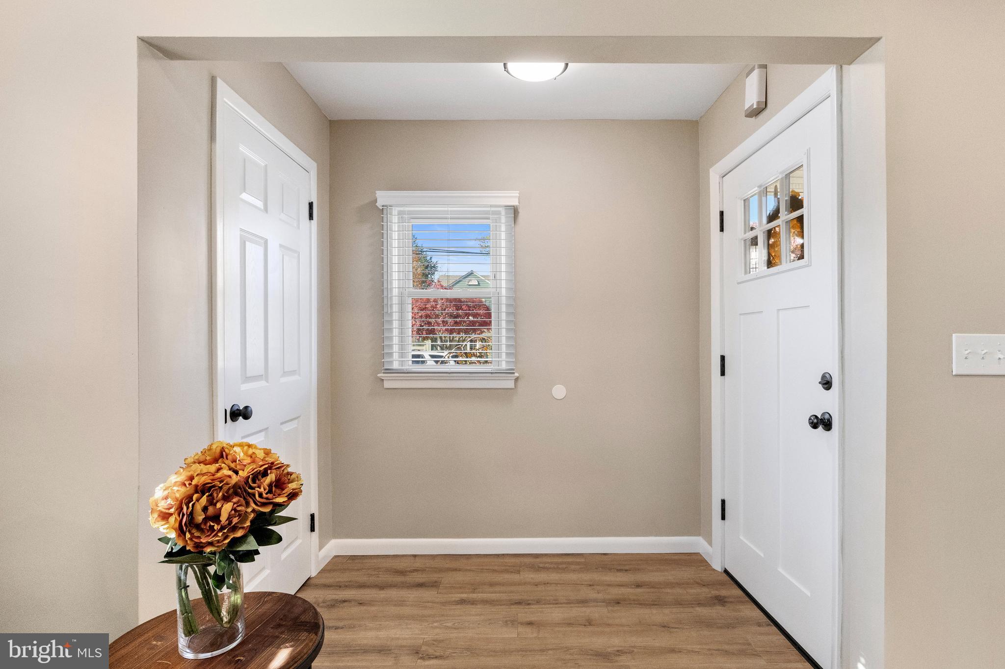 14 Alton Road Hamilton, NJ 08619 - Photo 6 of 35 Foyer