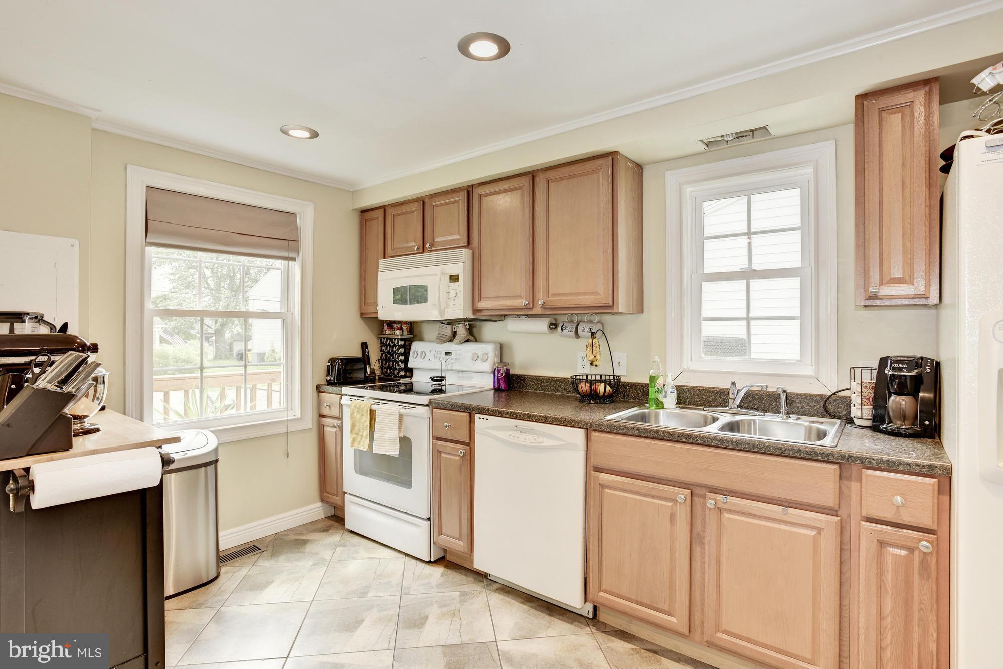 300 Winston Road Pasadena, MD 21122 - Photo 13 of 23 Kitchen