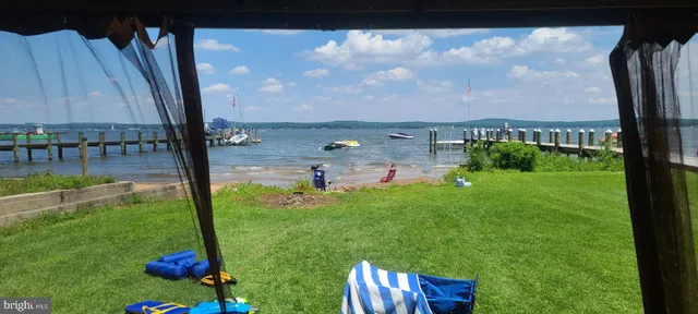 a view of a dry field with a dry yard