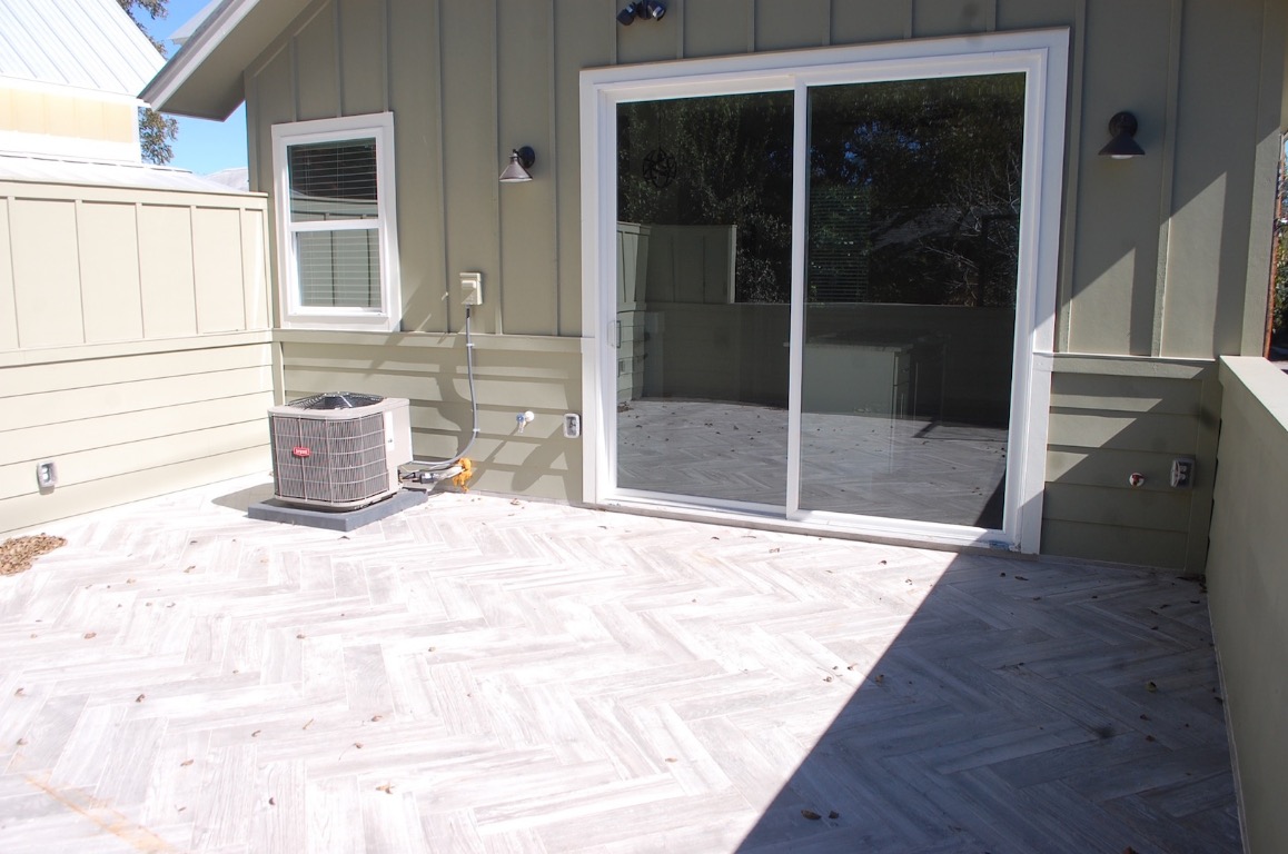 1707 Garden Street, Unit B Austin, TX 78702 - Photo 29 of 33 View of patio