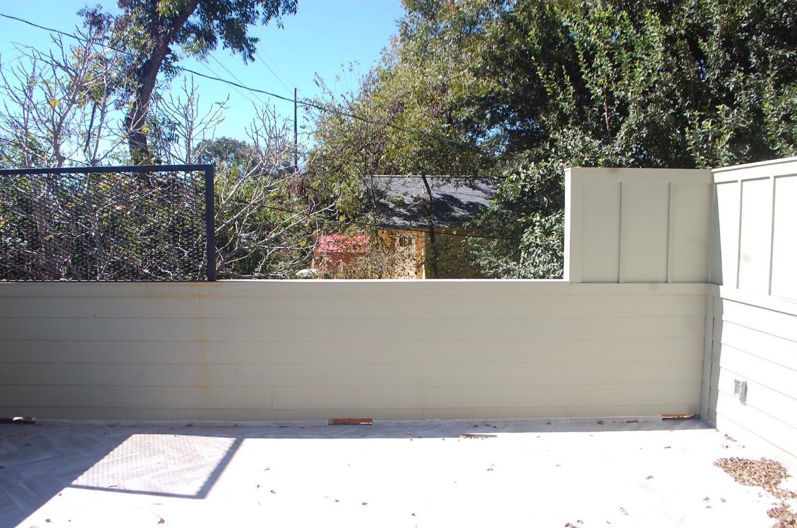 1707 Garden Street, Unit B Austin, TX 78702 - Photo 31 of 33 View of patio