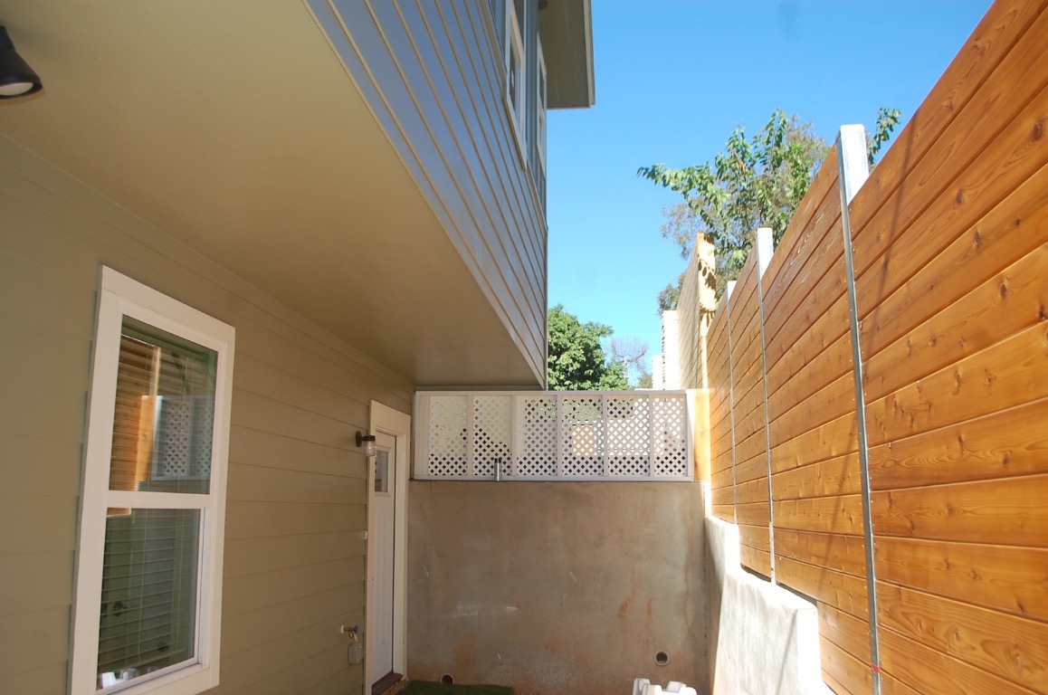 1707 Garden Street, Unit B Austin, TX 78702 - Photo 5 of 33 View of side of property