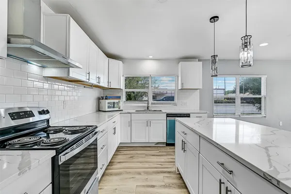 $2,100 | 2328 Wimcrest Street, Galveston, TX 77551