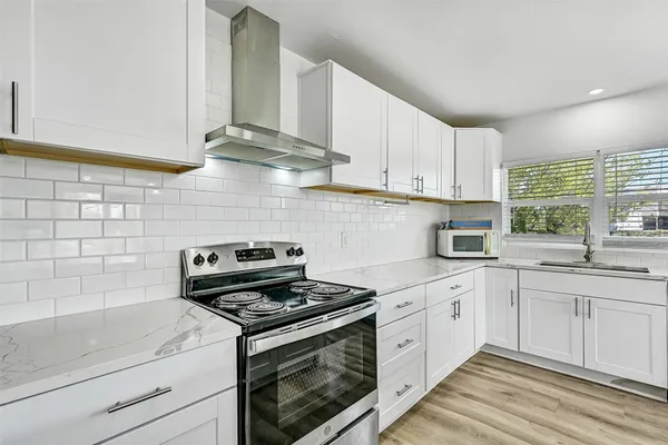 $2,100 | 2328 Wimcrest Street, Galveston, TX 77551