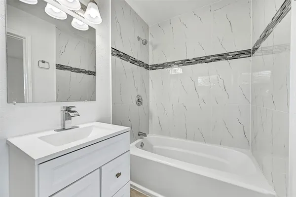 $2,100 | 2328 Wimcrest Street, Galveston, TX 77551