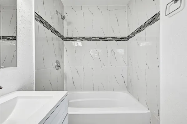 $2,100 | 2328 Wimcrest Street, Galveston, TX 77551