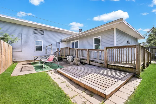 $2,100 | 2328 Wimcrest Street, Galveston, TX 77551