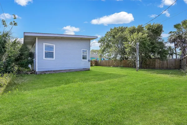 $2,100 | 2328 Wimcrest Street, Galveston, TX 77551