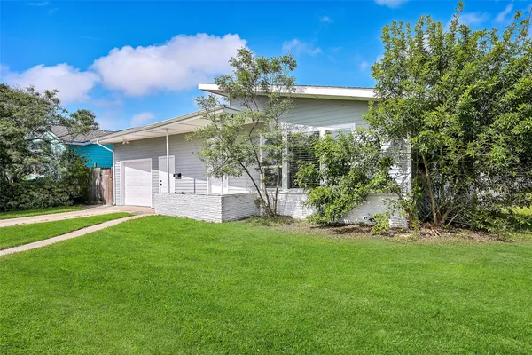 $2,100 | 2328 Wimcrest Street, Galveston, TX 77551