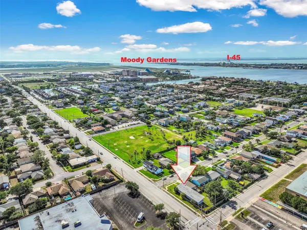 $2,100 | 2328 Wimcrest Street, Galveston, TX 77551