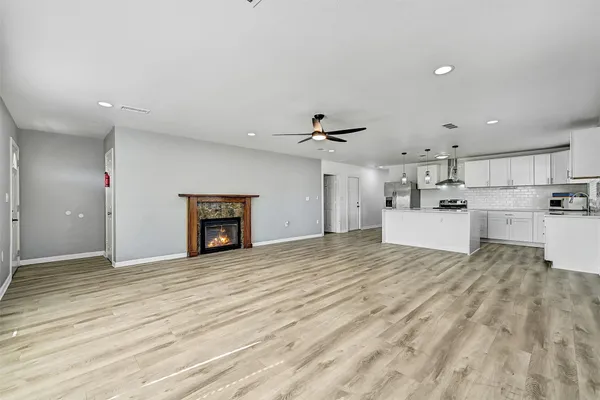 $2,100 | 2328 Wimcrest Street, Galveston, TX 77551