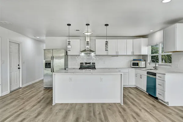 $2,100 | 2328 Wimcrest Street, Galveston, TX 77551