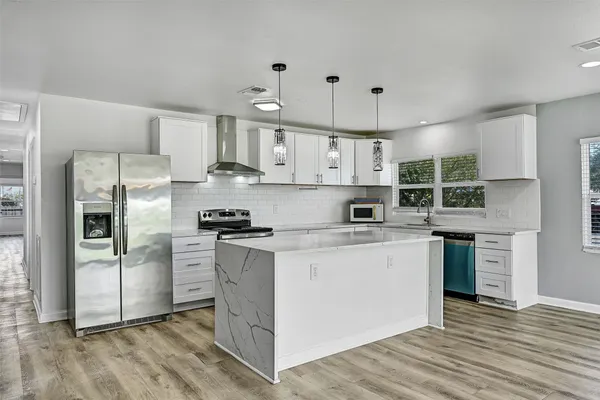 $2,100 | 2328 Wimcrest Street, Galveston, TX 77551