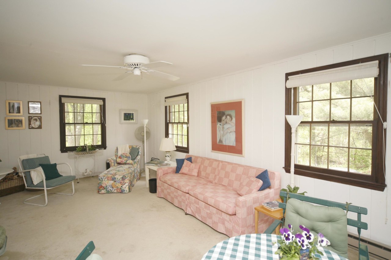 64 Old Studio Road New Canaan, CT 06840 - Photo 7 of 10 Sunroom (21' x 11')