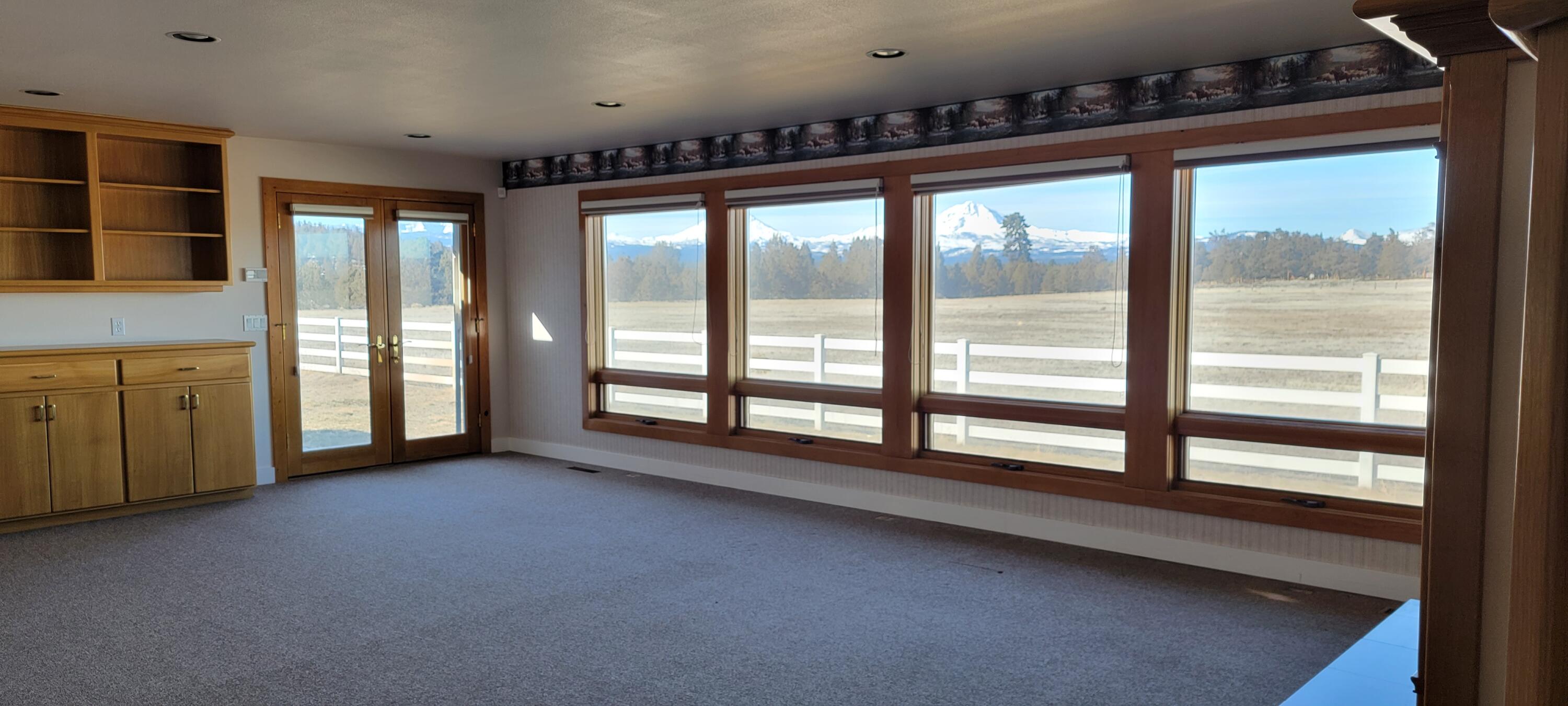 68290 George Cyrus Road Sisters, OR 97759 - Photo 7 of 52 Family Room