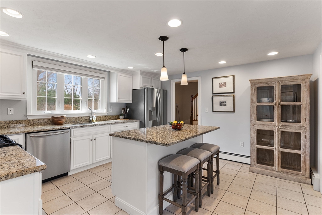 15 New Meadow Road Lynnfield, MA 01940 - Photo 4 of 37