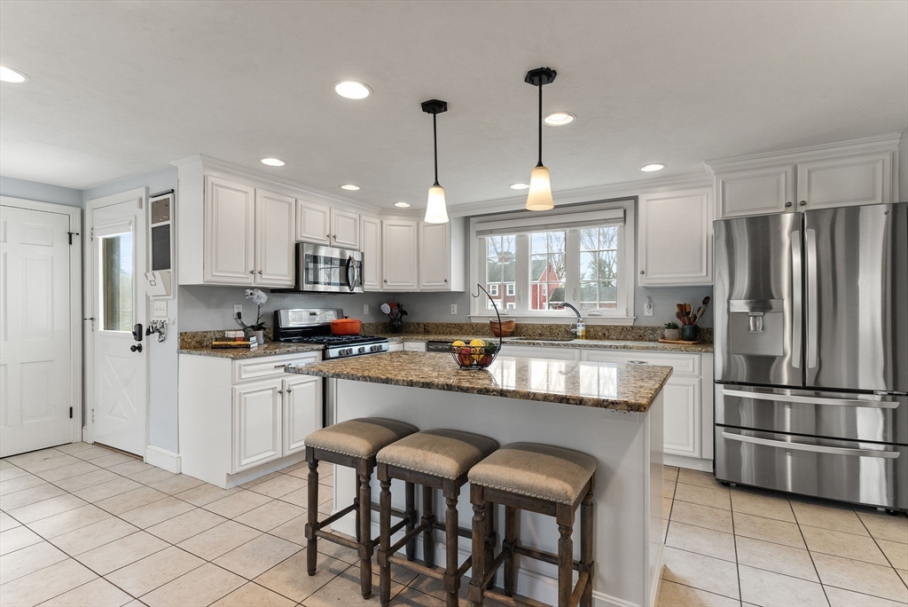 15 New Meadow Road Lynnfield, MA 01940 - Photo 5 of 37