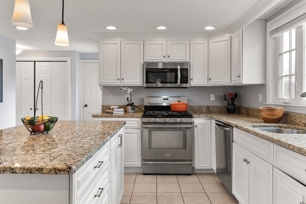 15 New Meadow Road Lynnfield, MA 01940 - Photo 6 of 37