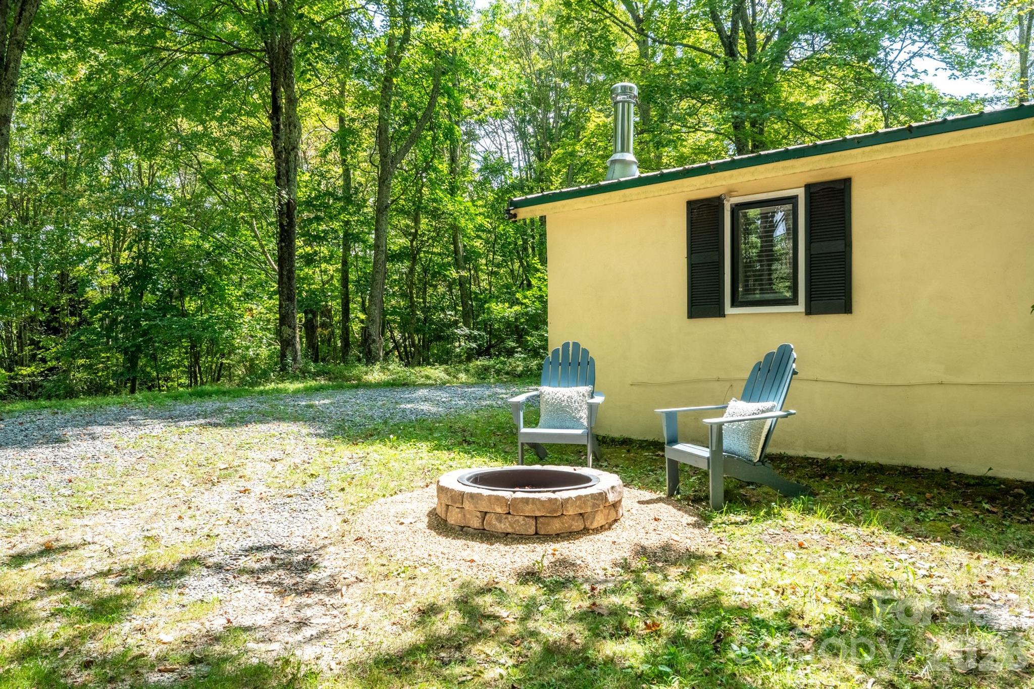 2777 Hickory Nut Gap Road Newland, NC 28657 - Photo 2 of 27