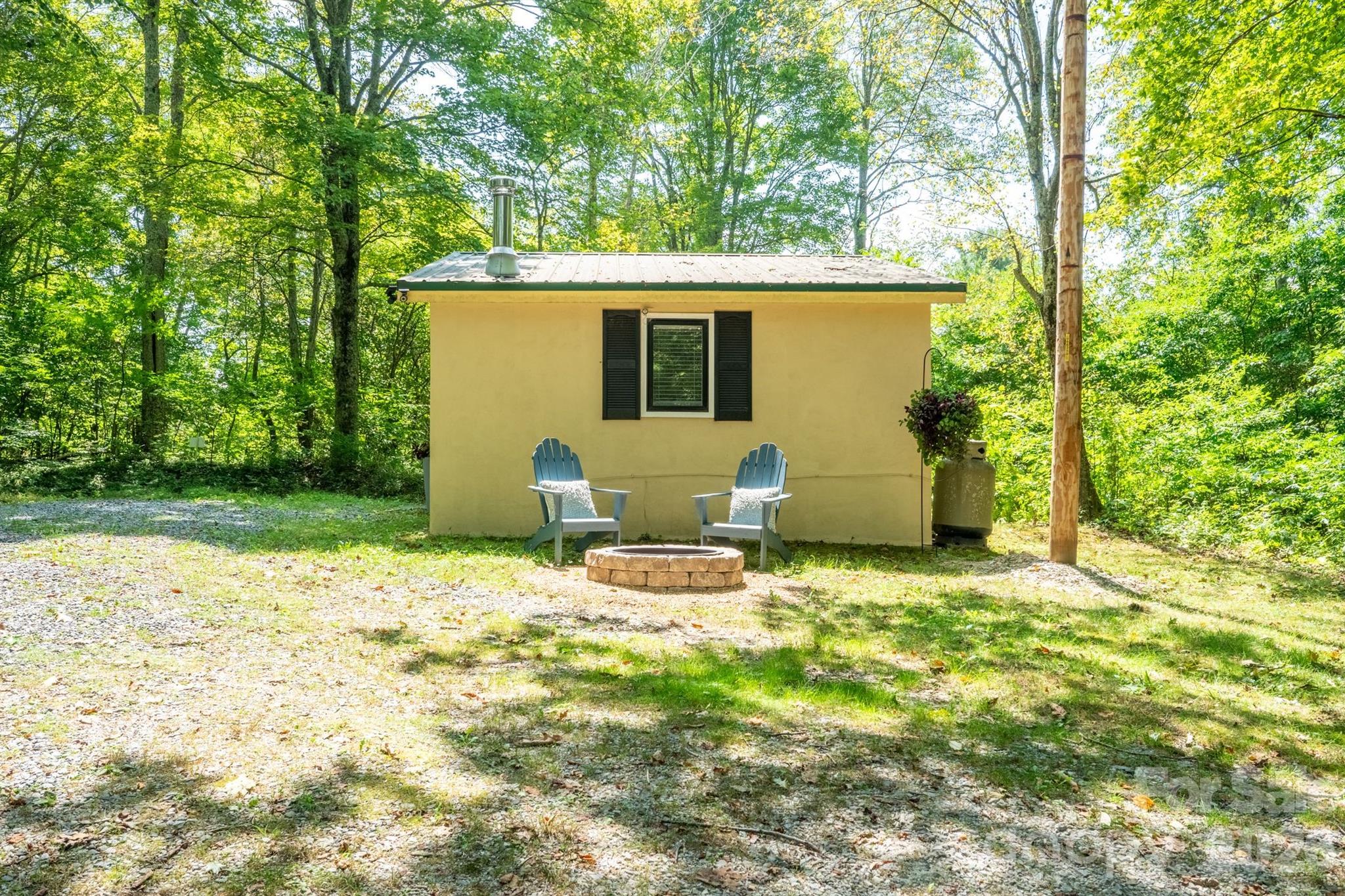 2777 Hickory Nut Gap Road Newland, NC 28657 - Photo 23 of 27