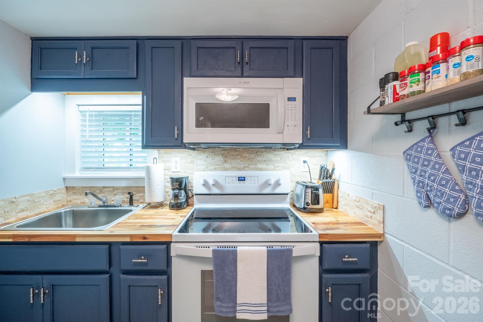 2777 Hickory Nut Gap Road Newland, NC 28657 - Photo 4 of 27