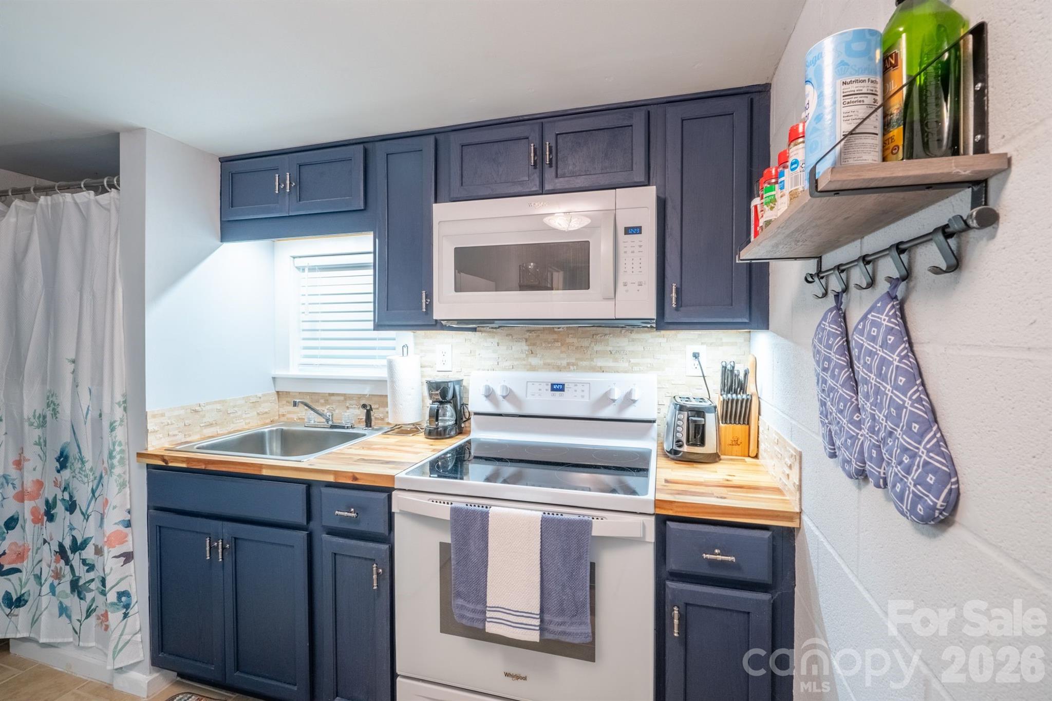 2777 Hickory Nut Gap Road Newland, NC 28657 - Photo 6 of 27