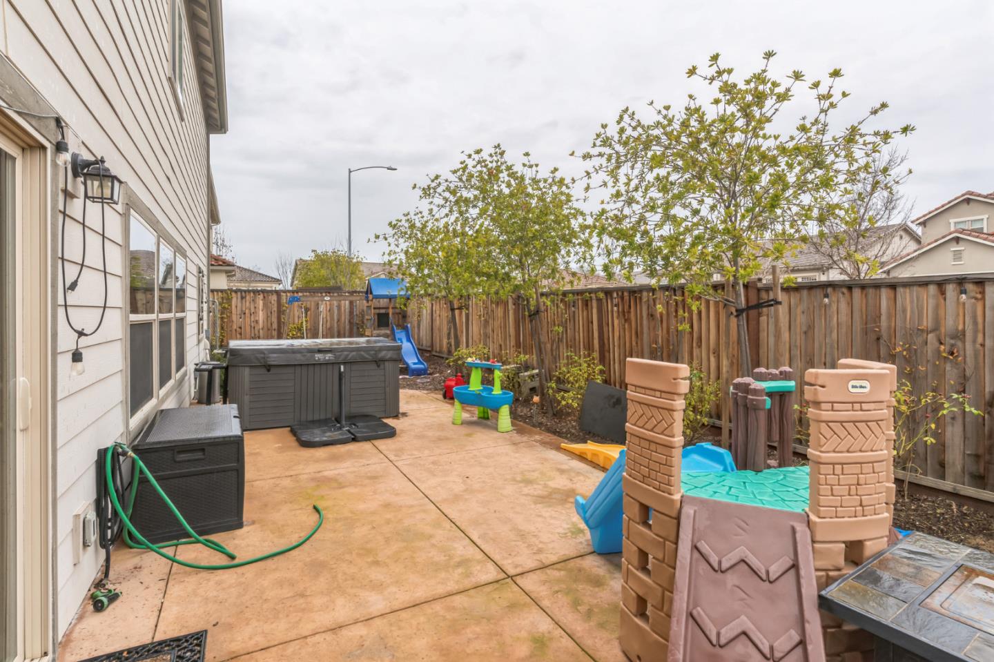 1471 Trinity Circle Hollister, CA 95023 - Photo 27 of 29 a view of a chairs and tables in the back yard of the house