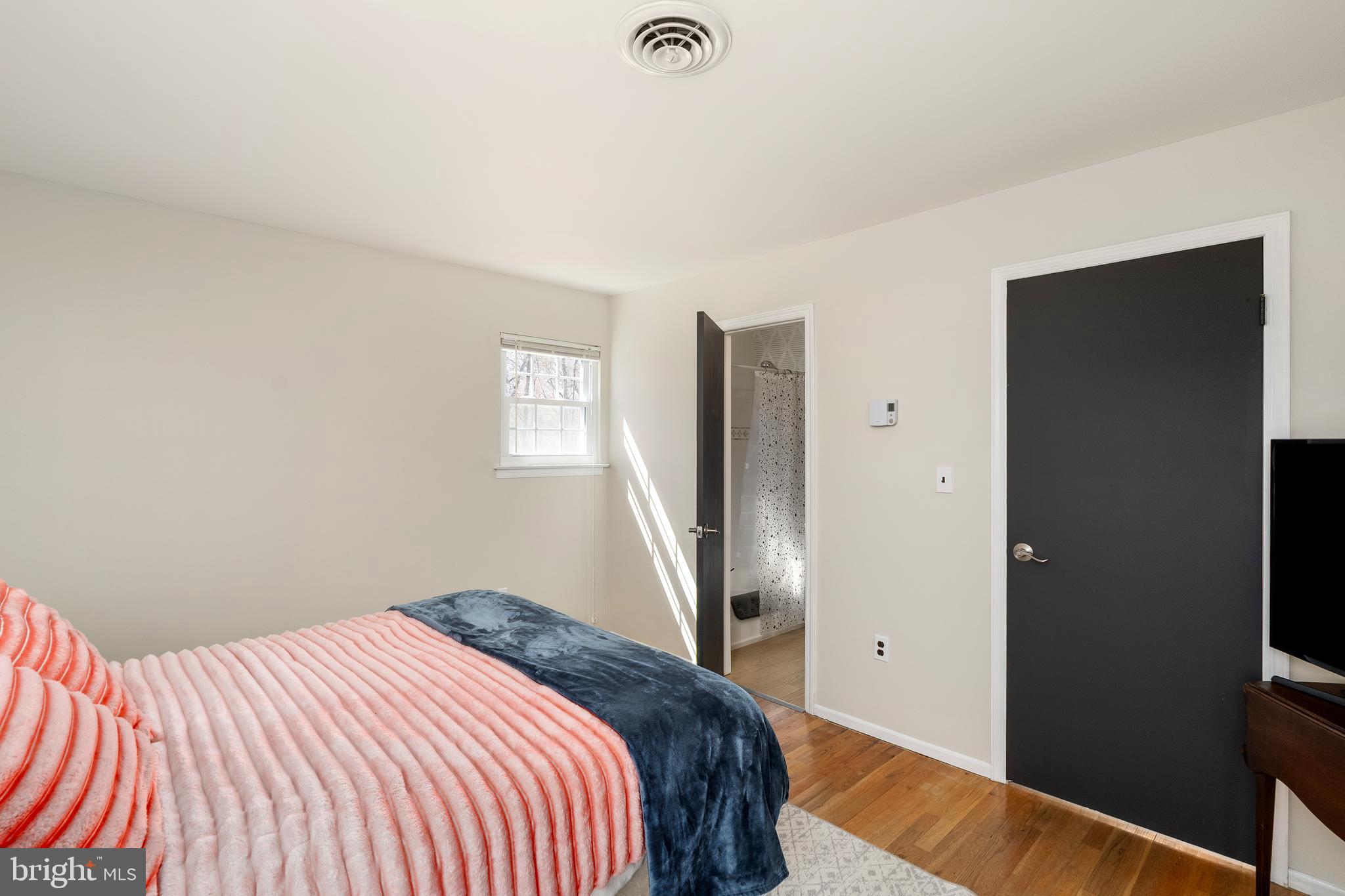 477 Flock Road Hamilton, NJ 08619 - Photo 15 of 27 Private access to full bath