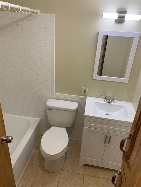 3000 Clarcona Road, Unit 723 Apopka, FL 32703 - Photo 6 of 14 a bathroom with a toilet sink and mirror