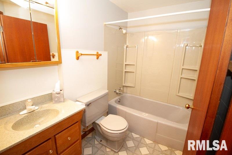 2111 Jersey Ridge Road Davenport, IA 52803 - Photo 13 of 24 Gallery Image 13