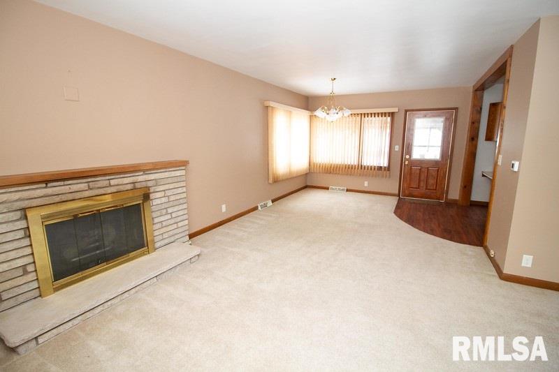 2111 Jersey Ridge Road Davenport, IA 52803 - Photo 4 of 24 Gallery Image 4