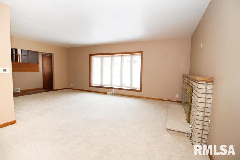 2111 Jersey Ridge Road Davenport, IA 52803 - Photo 5 of 24 Gallery Image 5