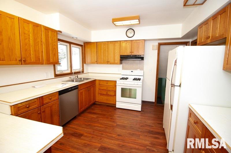 2111 Jersey Ridge Road Davenport, IA 52803 - Photo 7 of 24 Gallery Image 7