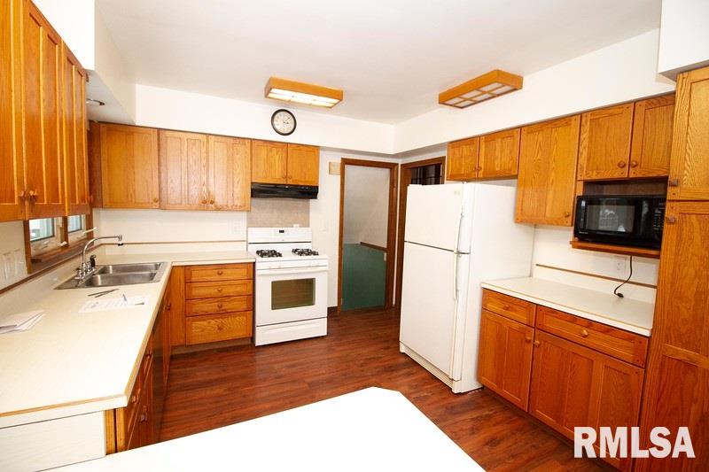 2111 Jersey Ridge Road Davenport, IA 52803 - Photo 8 of 24 Gallery Image 8